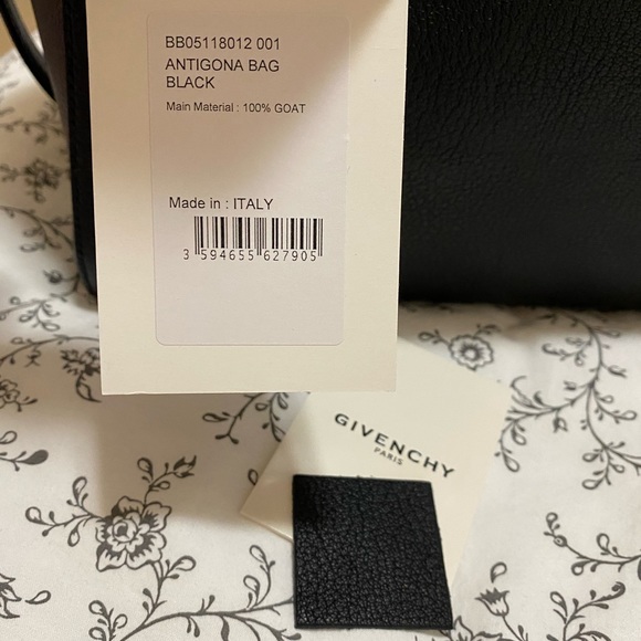 Givenchy Medium Antigona - Picture 6 of 9